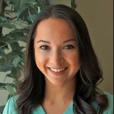 Dr. Samantha headshot
